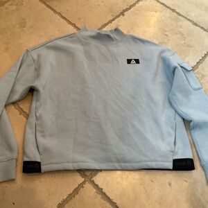 Reebok Fog Blue Crop Sweatshirt - mock neck - women’s Medium